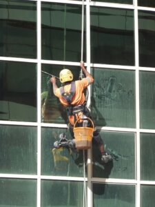 شركة صيانة و تركيب كلادينج بالرياض